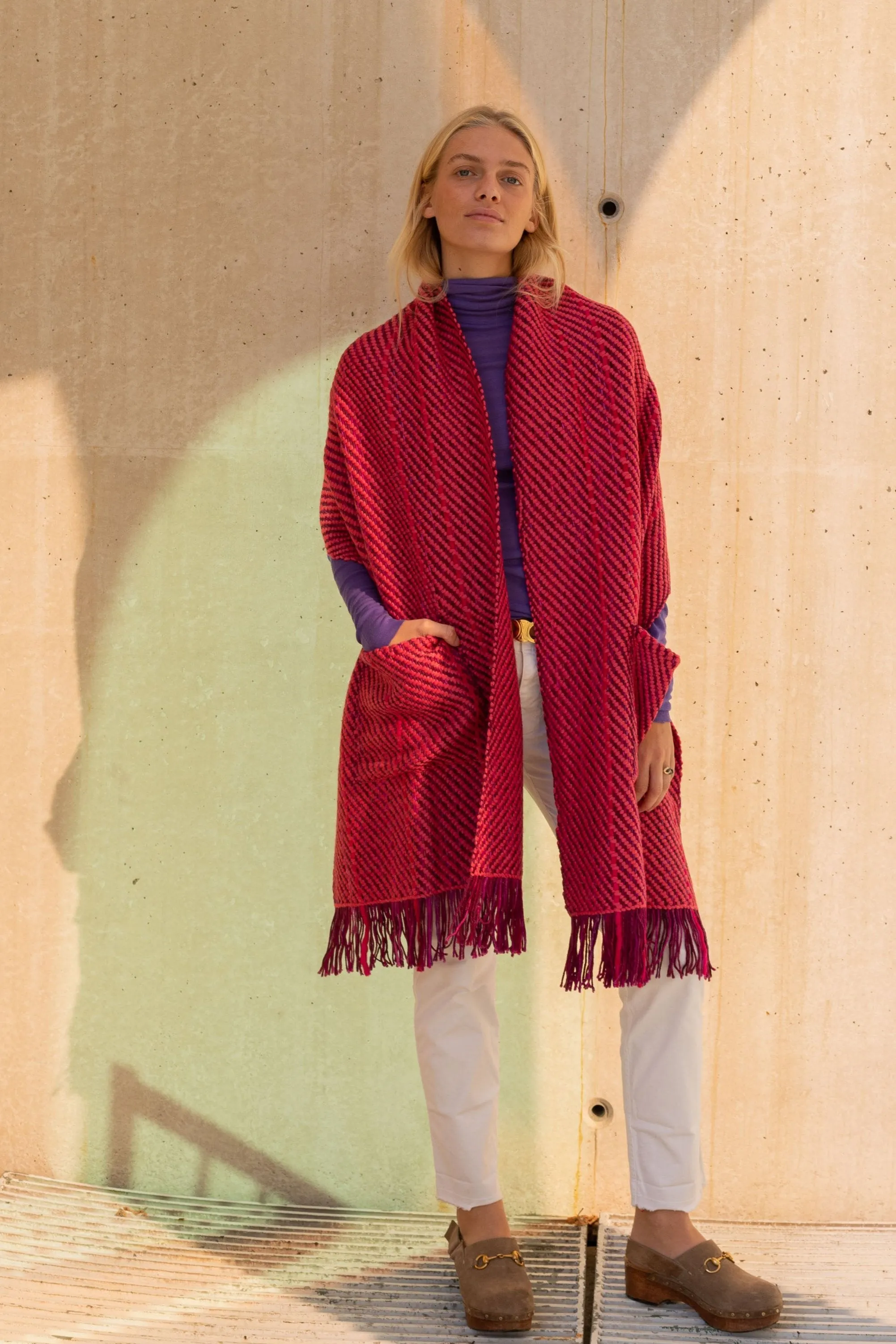 Big Shawl Alma, Rose Red