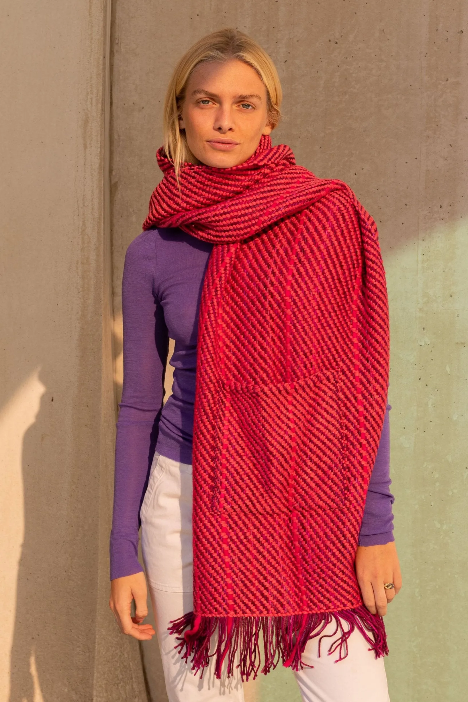 Big Shawl Alma, Rose Red