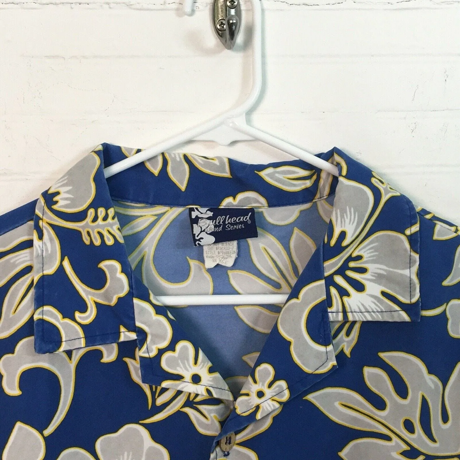 Bold Vintage Bullhead Mens XL Blue Floral Hawaiian Shirt - Durable & Stylish
